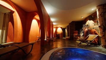 Couples treatment room(s), sauna, hot tub, steam room