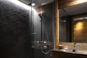 Ducha del cuarto de baño