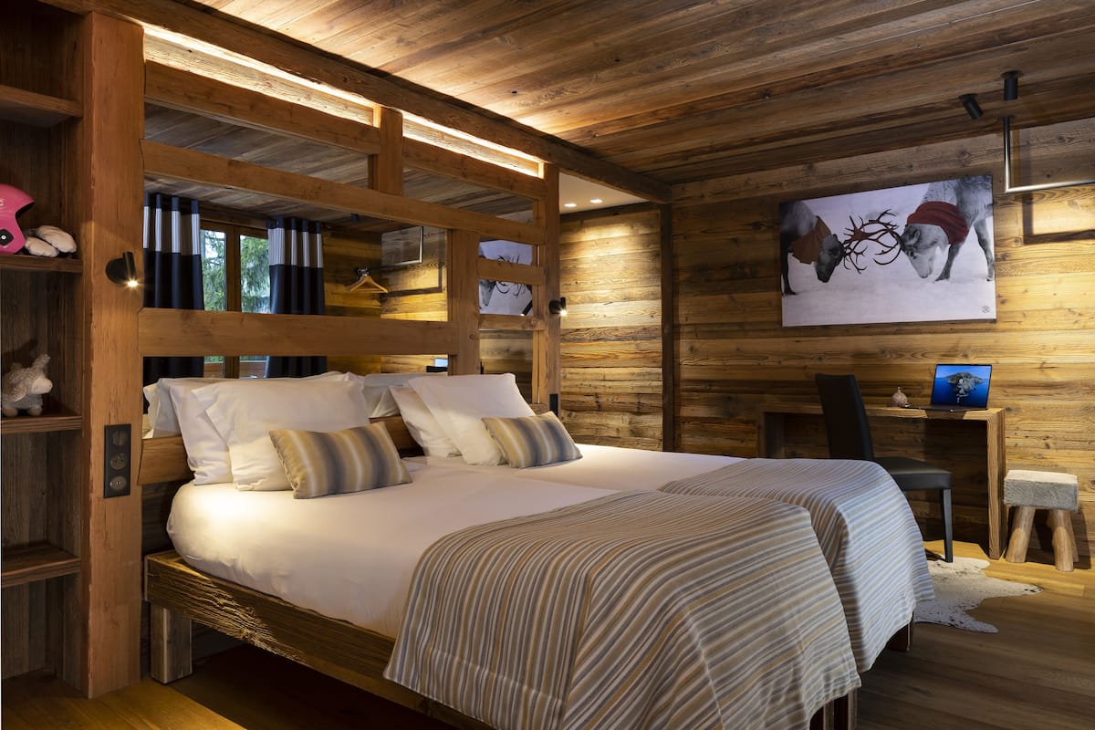 quadruple room | in-room safe, individually decorated, individually furnished, desk