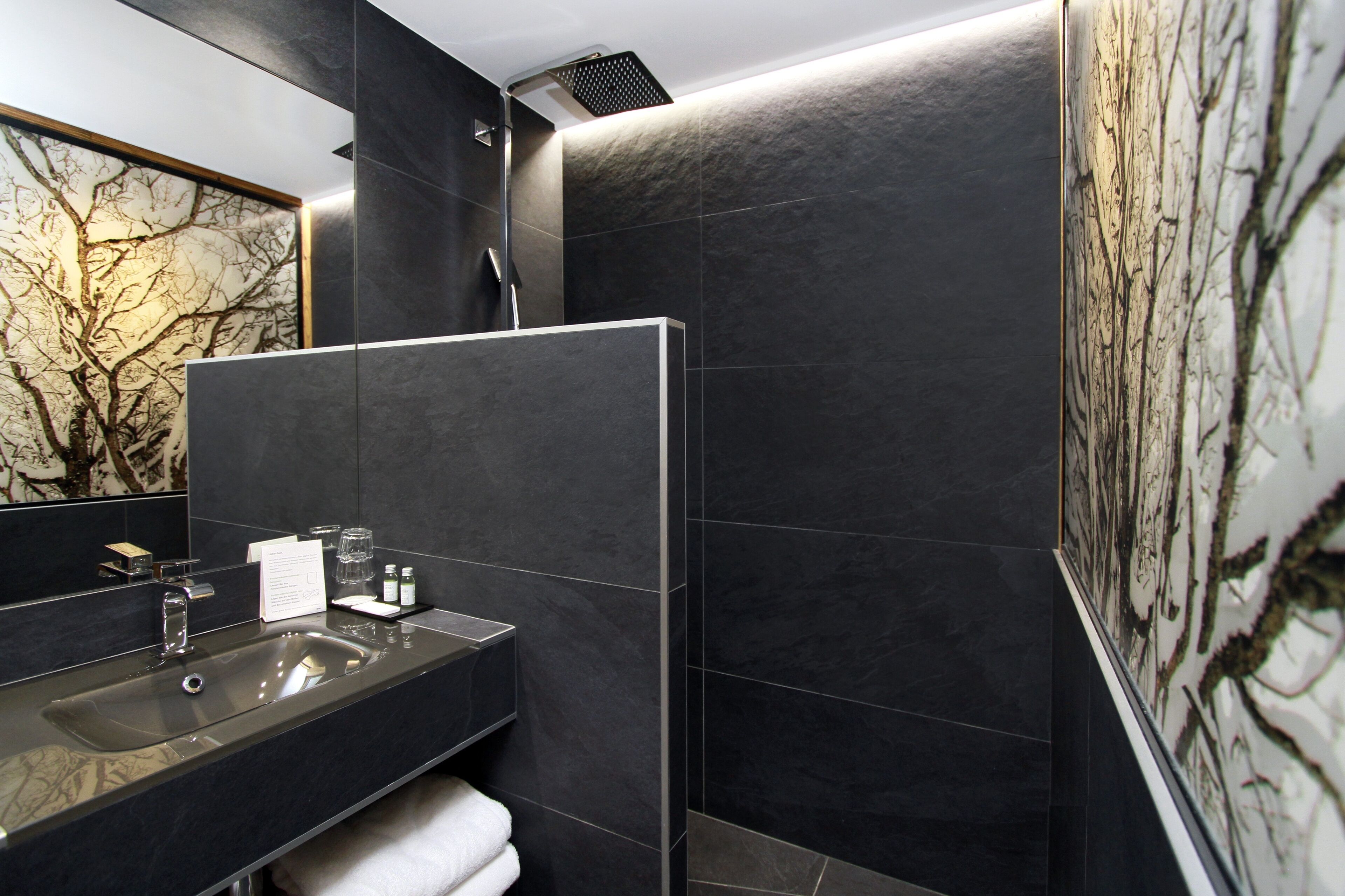 superior double or twin room, balcony | bathroom | free toiletries, hair dryer, bathrobes, towels