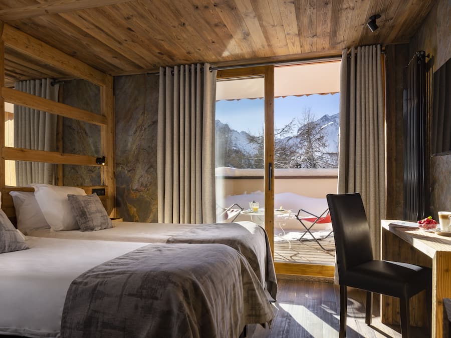 Superior dubbelrum eller tvÄbÀddsrum - balkong | VÀrdeförvaringsskÄp pÄ rummet, individuell inredning och unika möbler