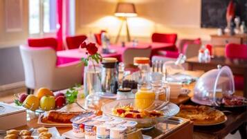 Phục vụ bữa trưa và bữa tối, món Pháp