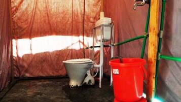 Deluxe Tent, Accessible, Mountain View | Bathroom | Shower, free toiletries, towels