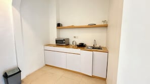 1 bedroom, premium bedding, free WiFi, bed sheets