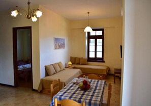 Superior Apartment, Sea View | Living area