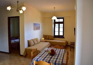 Superior Apartment, Sea View | Living area