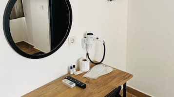 Desk, soundproofing, free WiFi