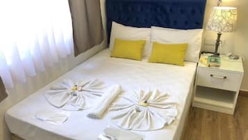 Dobbeltværelse med dobbeltseng eller 2 enkeltsenge | Skrivebord, lydisolering, gratis Wi-Fi