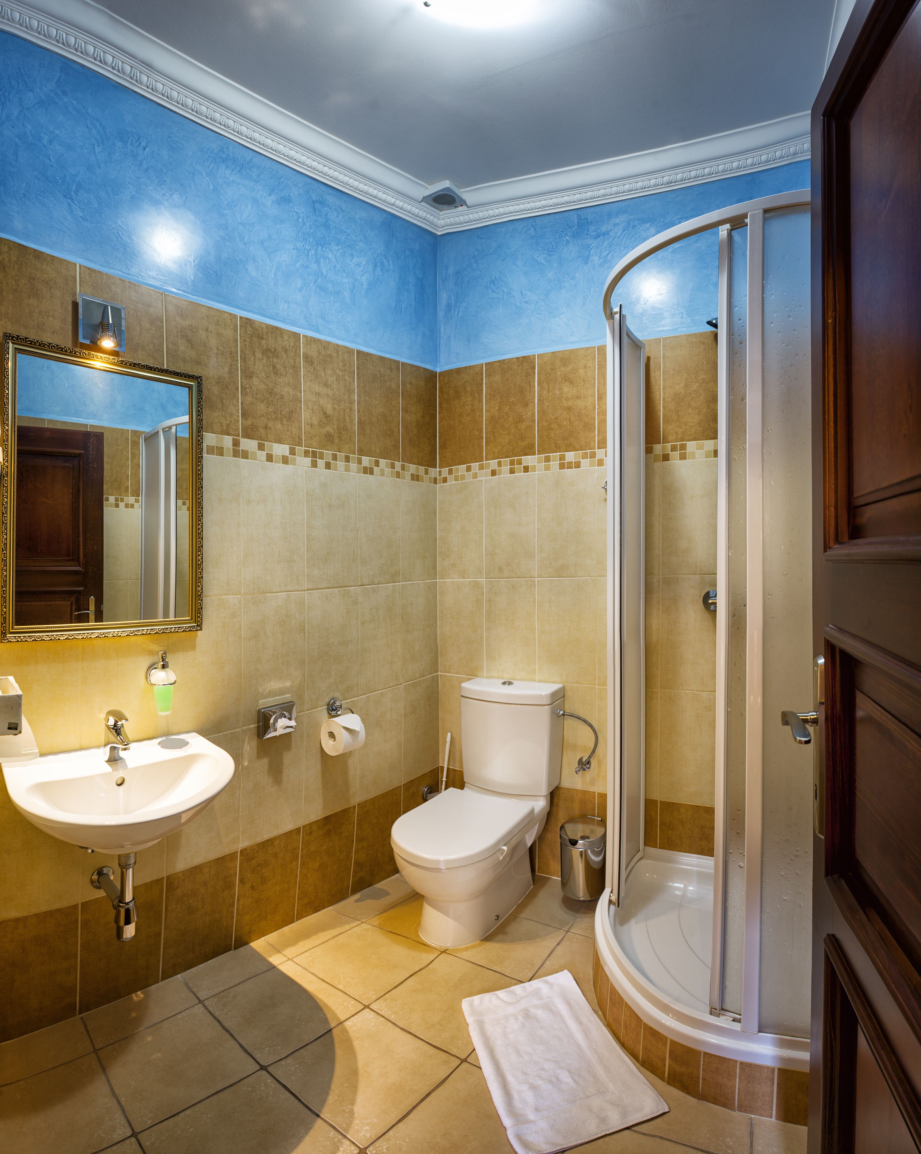 superior single room, 1 single bed | bathroom | shower, free toiletries, hair dryer, towels