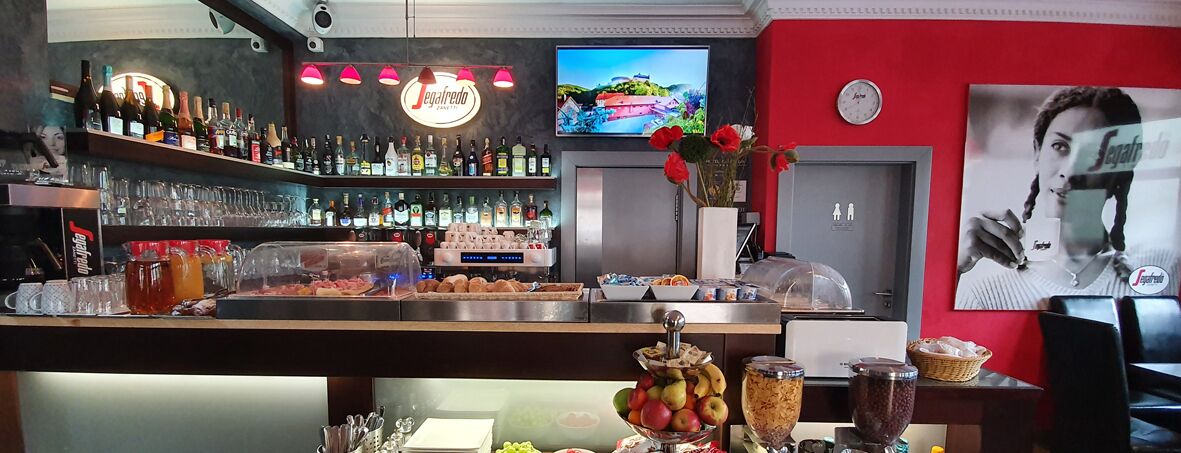 free buffet breakfast