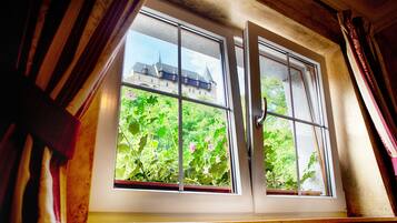 Minibar, in-room safe, blackout curtains, free WiFi