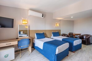Quadruple Room with Balcony, City View | Premium bedding, minibar, desk, laptop workspace - Safari Otel (Antalya)