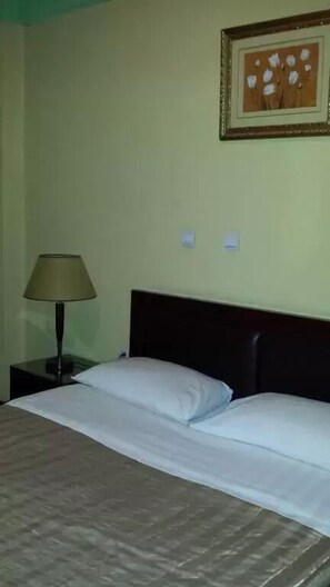 1 bedroom, in-room safe, desk, soundproofing - The Lions Den Hotel (Addis Ababa)