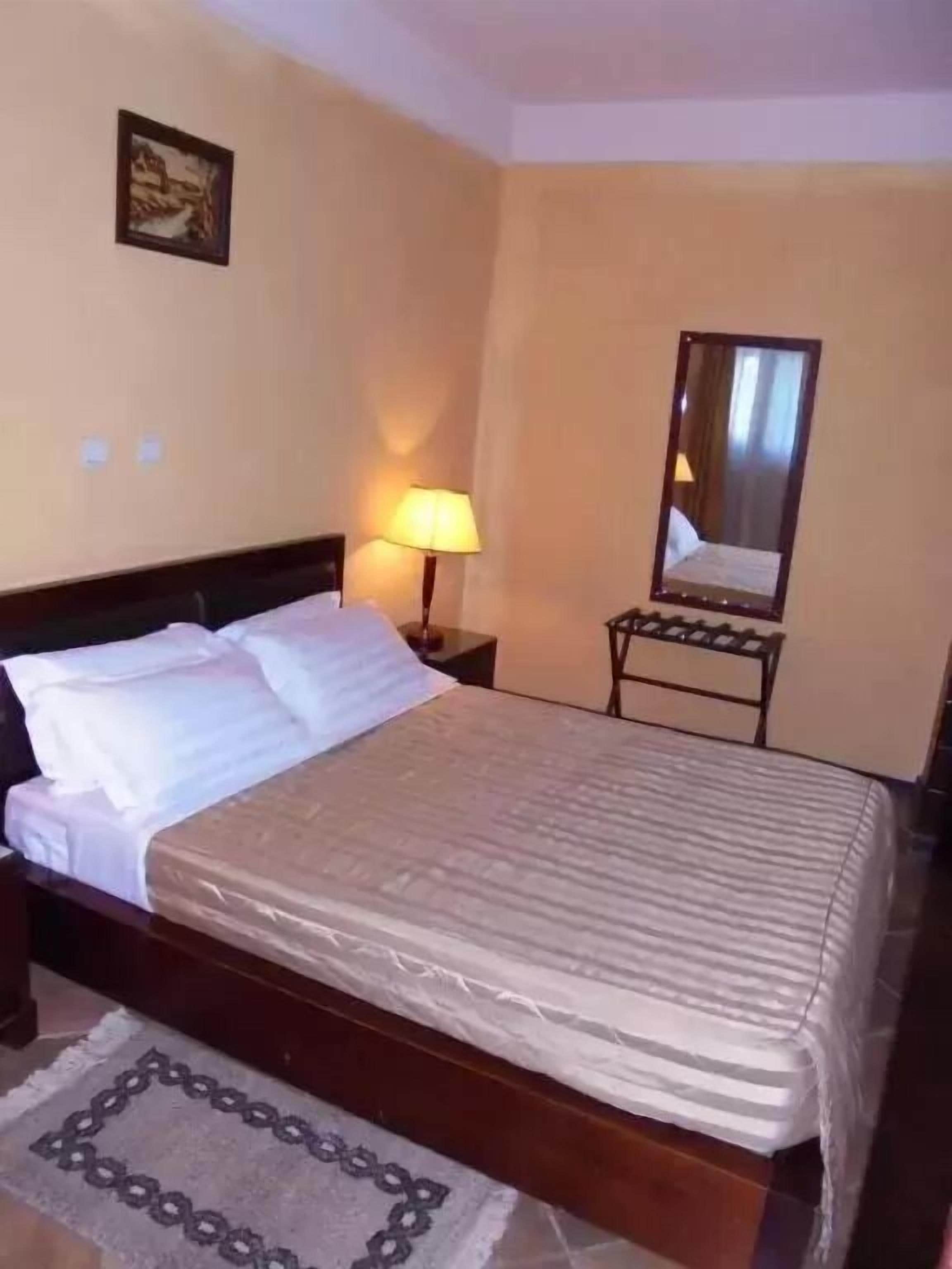 1 bedroom, in-room safe, desk, soundproofing