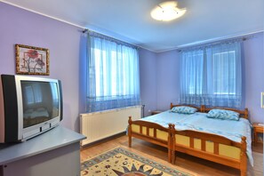 Basic Twin Room, Private Bathroom (1) | Free WiFi, bed sheets - Vila Sofija Zlatibor (Zlatibor)