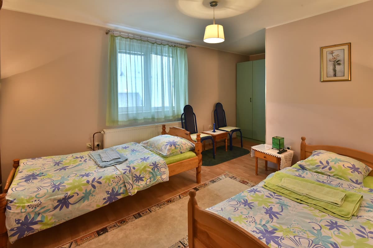 Basic Twin Room, Private Bathroom (4) | Free WiFi, bed sheets