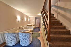 로비 좌석 공간