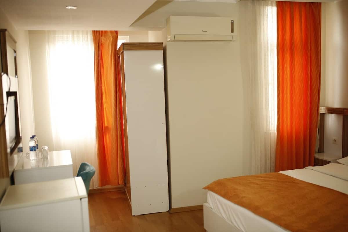 Standard Double or Twin Room | In-room safe, desk, laptop workspace, iron/ironing board
