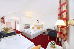 Quadruple Room | In-room safe, desk, free cribs/infant beds, free WiFi - Hotel Hradec (Spindleruv Mlyn)