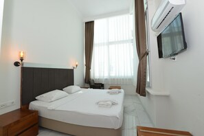 Minibar, desk, soundproofing, WiFi