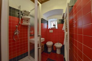 apartman (1 Bedroom) | Fürdőszoba | Zuhanyzó, hajszárító, bidé és törölközők