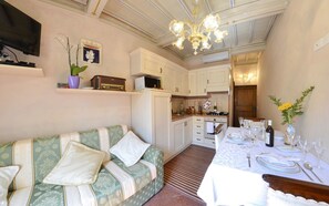 Apartment, 1 Schlafzimmer | Wohnbereich | Flachbildfernseher