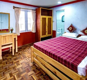 In-room safe, desk, soundproofing, free WiFi - Earth Kind Cottages (Tarakeshwar)