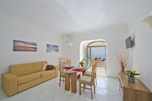 Appartamento, 1 camera da letto, patio, vista mare | Soggiorno | TV