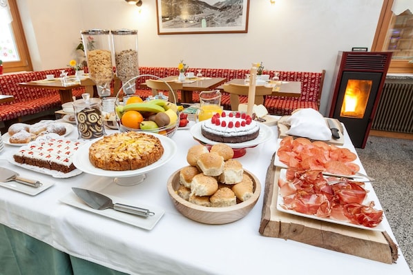 Daily self-service breakfast for a fee - Jägerhaus (Pellizzano)