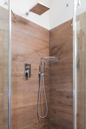 Standard Double Room, 1 Bedroom | Bathroom shower - Jägerhaus (Pellizzano)