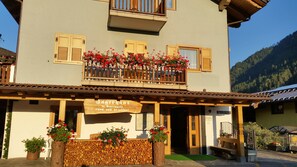 Front of property - Jägerhaus (Pellizzano)
