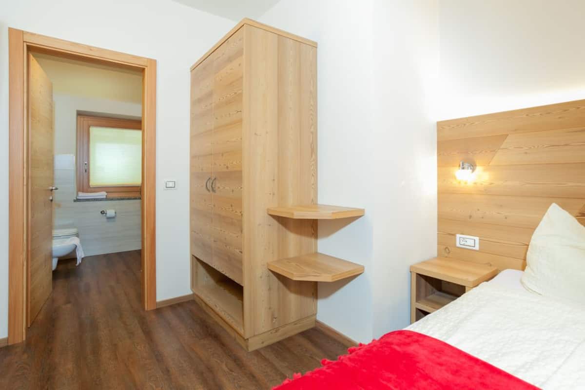 1 habitación, escritorio y wifi gratis