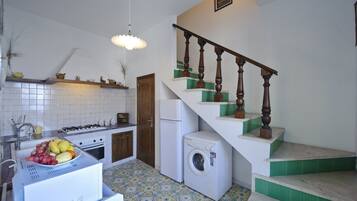 Huoneisto, 2 makuuhuonetta | Yksityinen keittiö | Jääkaappi, mikroaaltouuni, uuni, liesi