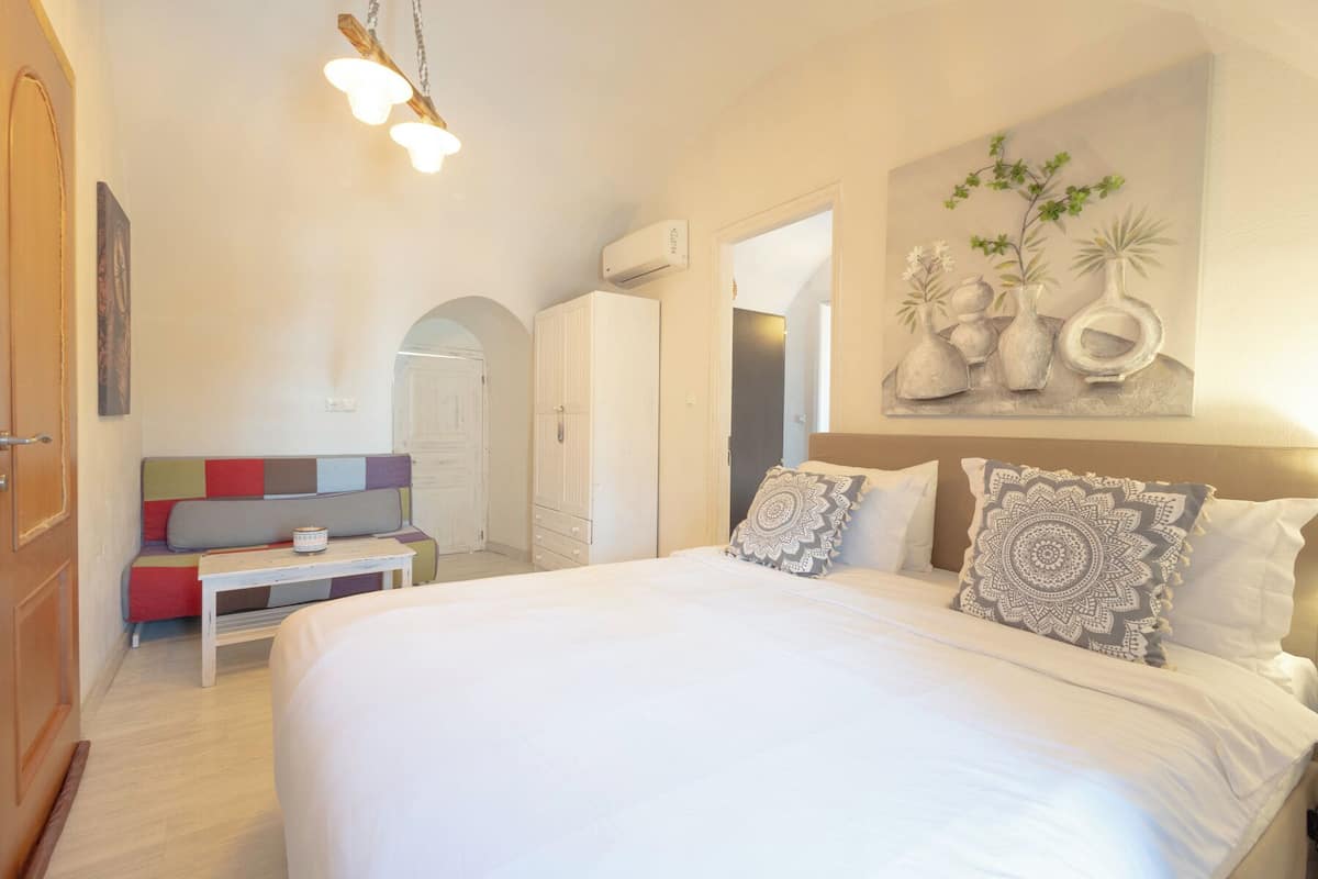 Individually decorated, individually furnished, soundproofing