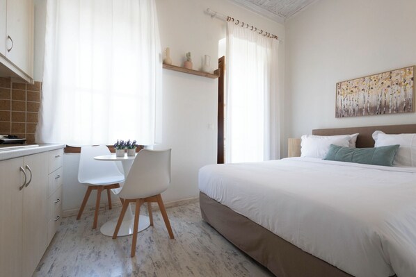 Deluxe Double Room, Balcony | Individually decorated, individually furnished, soundproofing