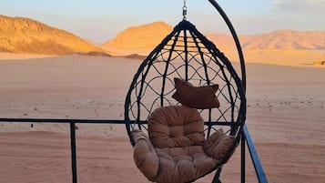 Martian Tent in Luxury Camp 2 with Private Bathroom | Terraza o patio