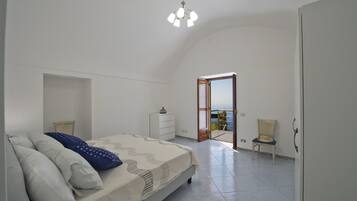 2 bedrooms, soundproofing, iron/ironing board, cots/infant beds