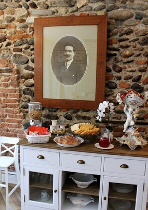 Free daily buffet breakfast - La Piccola Corte di Malpensa (Vizzola Ticino)