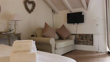 Double Room | Living area | Flat-screen TV