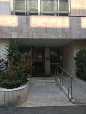 Property entrance - Ben Yehuda Corner (Tel Aviv)