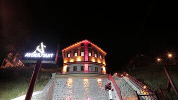 ด้านหน้าที่พัก