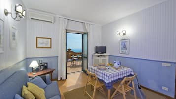 Appartamento, 1 camera da letto | Area soggiorno | TV a schermo piatto