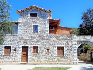 Exterior - Menina Farm (Kalamata)