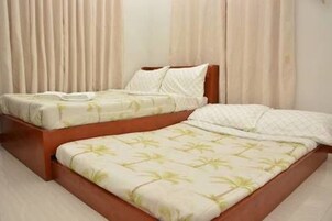 4 habitaciones, caja de seguridad en la habitación y escritorio 