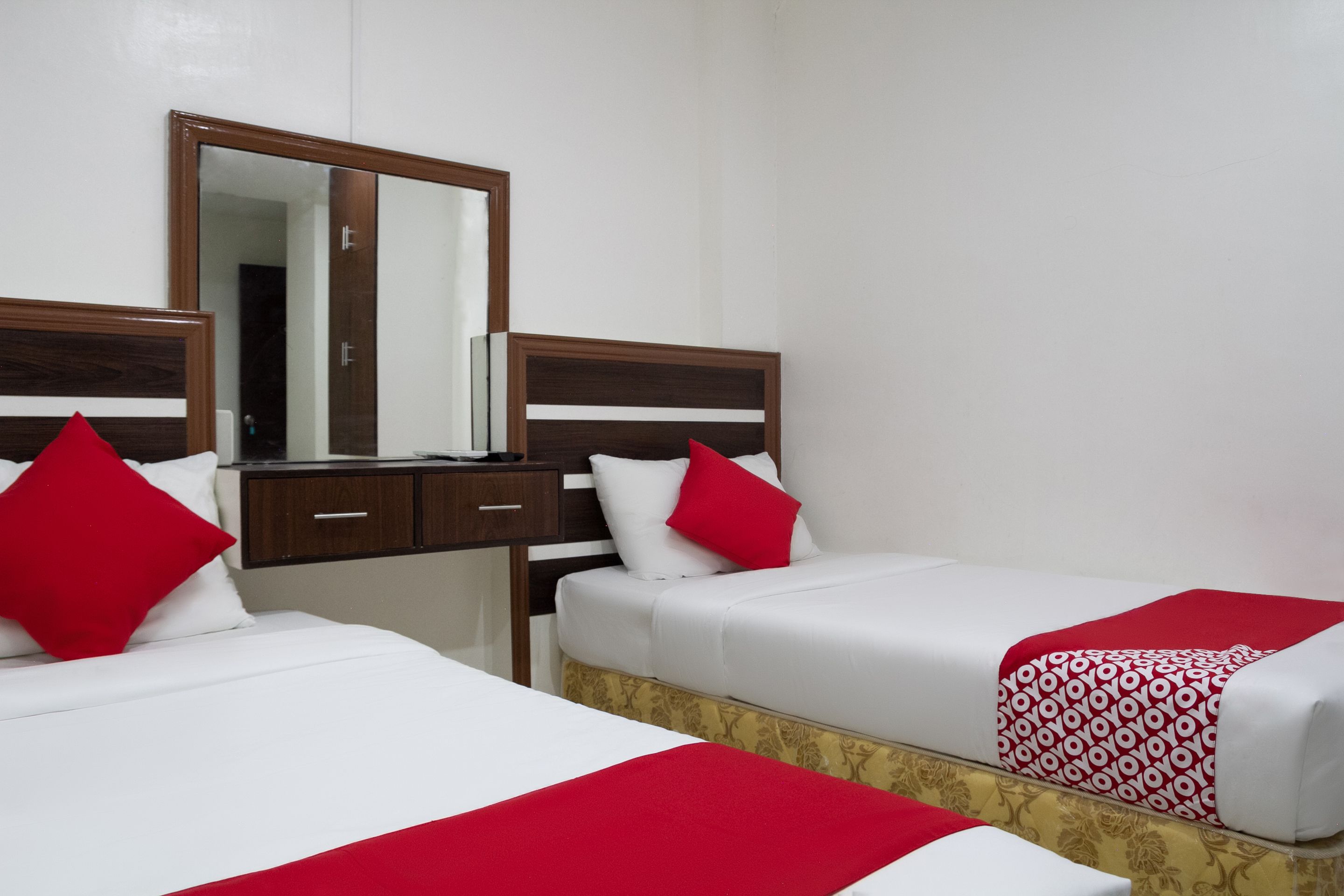 deluxe twin room | free wifi, bed sheets