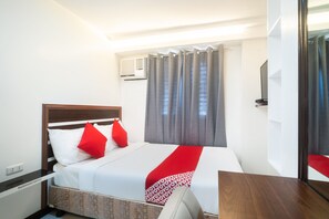 Free WiFi, bed sheets - Circle-b Apartelle & Suites (Davao)