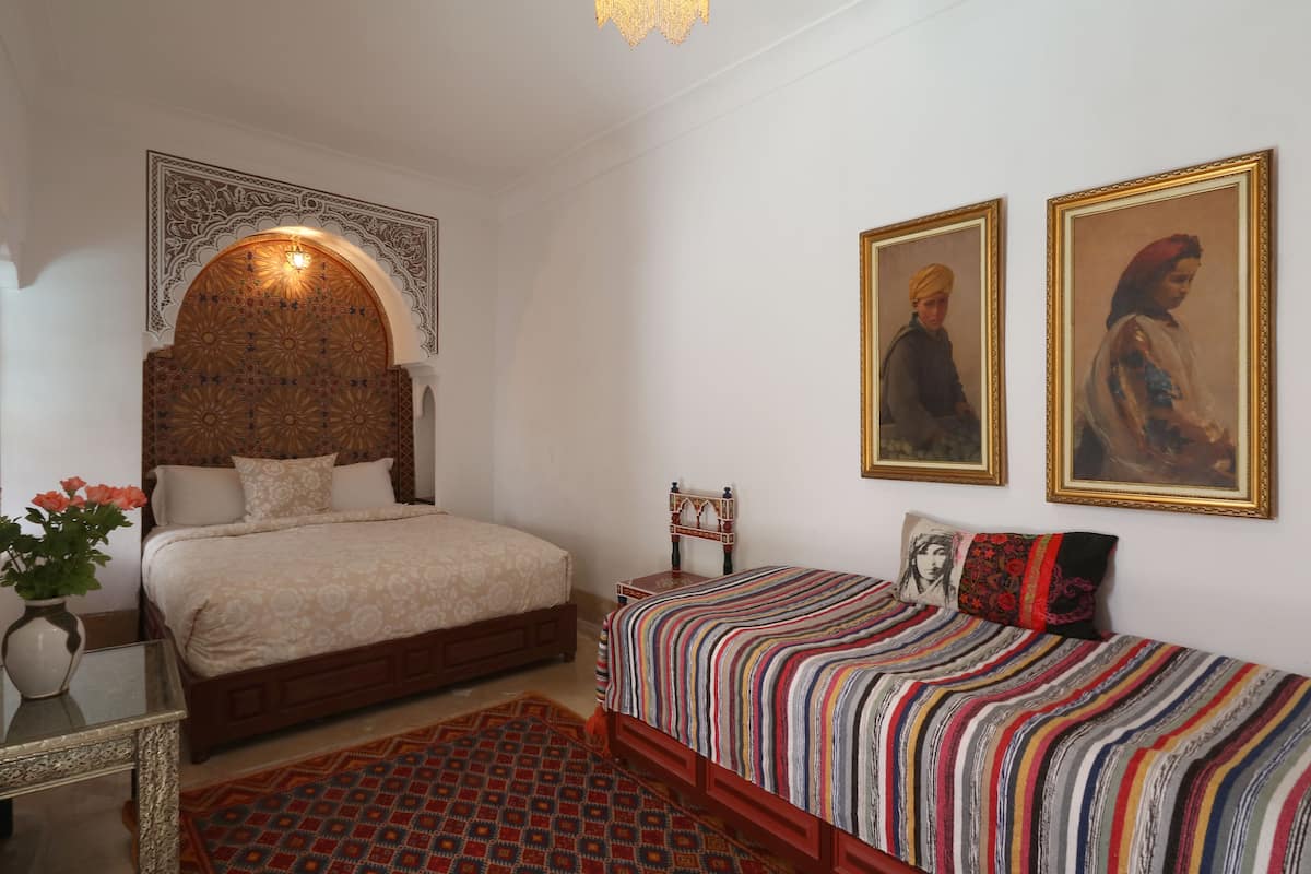 Camera con letto matrimoniale o 2 letti singoli, vista cortile | 1 camera, con stile personalizzato, insonorizzazione, Wi-Fi gratuito