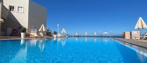 Outdoor pool, pool umbrellas, sun loungers