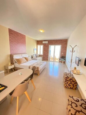 In-room safe, desk, soundproofing, iron/ironing board - Nautica Hotel Apartments (Rethymno)