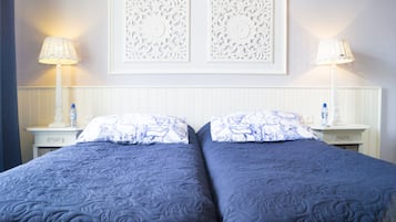 Deluxe-Zweibettzimmer, 2Â Einzelbetten, eigenes Bad | 1 Schlafzimmer, hochwertige Bettwaren, Zimmersafe, individuell dekoriert